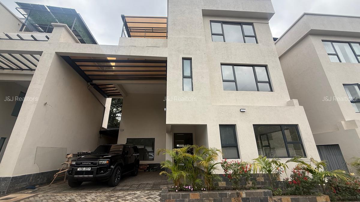 5 Bed Townhouse with En Suite in Lavington - 2
