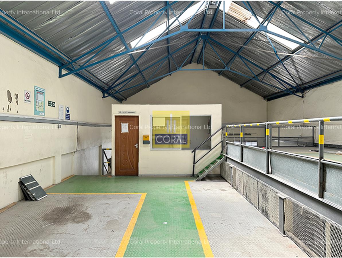 29,825 ft² Warehouse in Industrial Area - 2