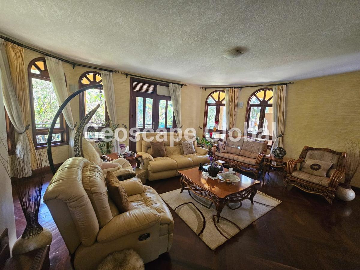 5 Bed House with En Suite in Runda - 3