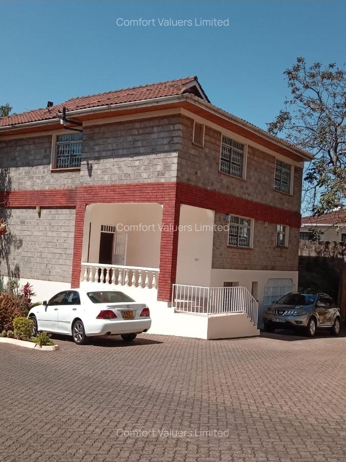 5 Bed Villa with En Suite at Lavington Green - 20