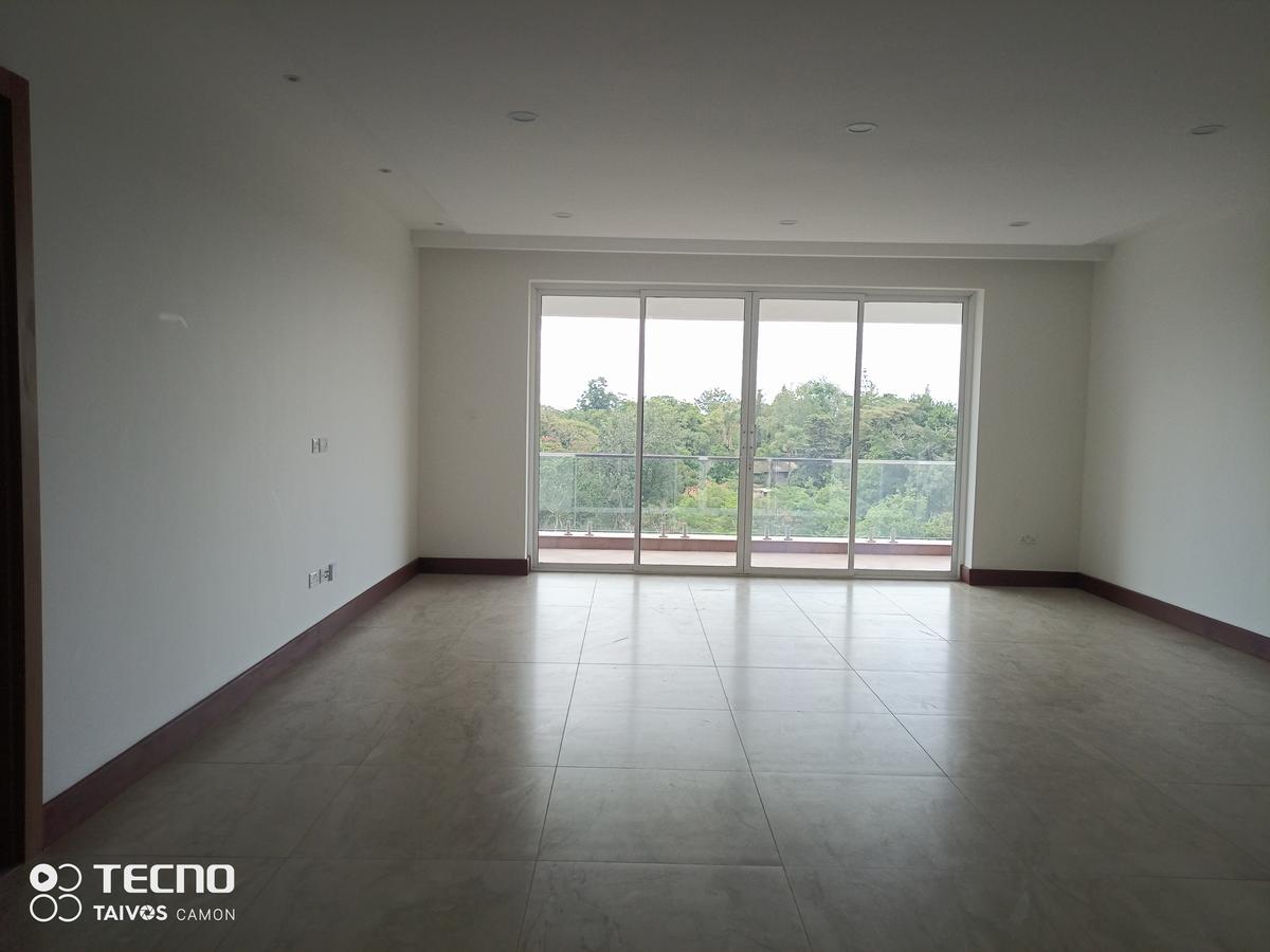 3 Bed Apartment with En Suite at 6Th Avenue - 9