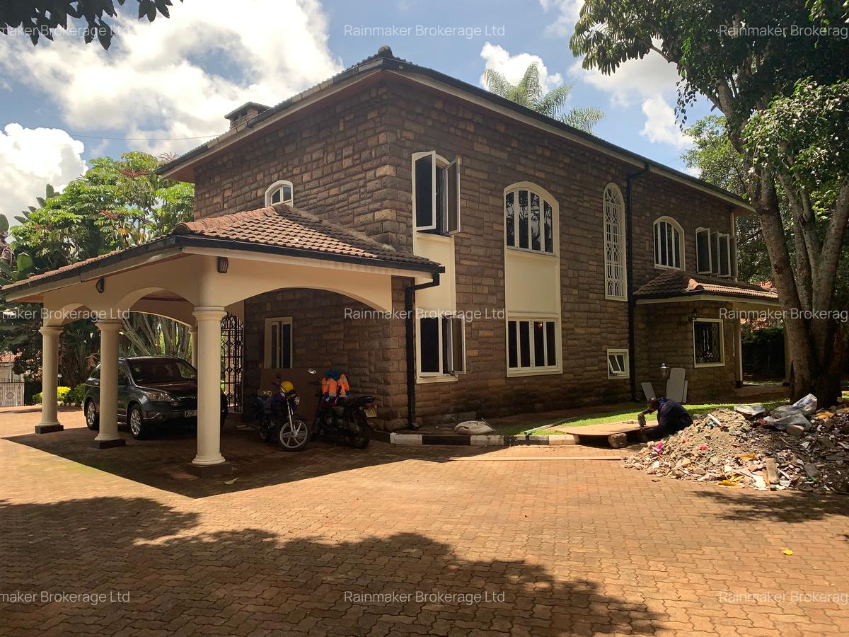 4 Bed House with En Suite at Crossroads - 3