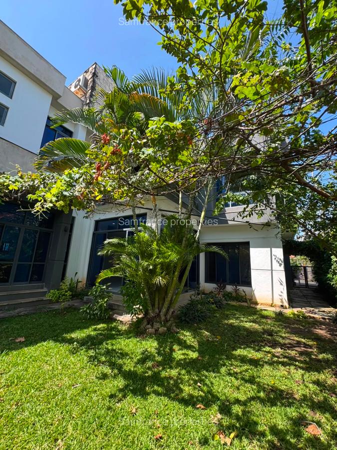 5 Bed Villa with En Suite at Moyne Drive - 8