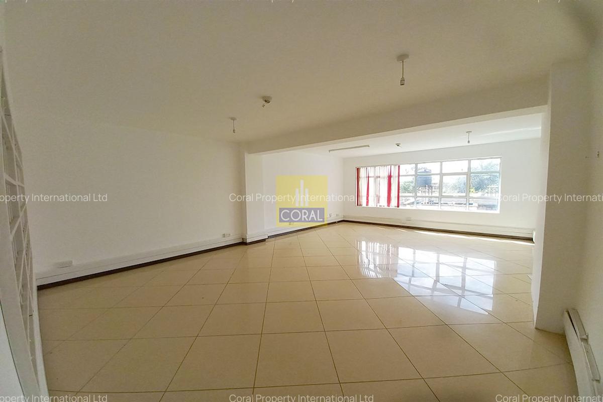 2,000 ft² Shop with Backup Generator in Westlands Area - 10