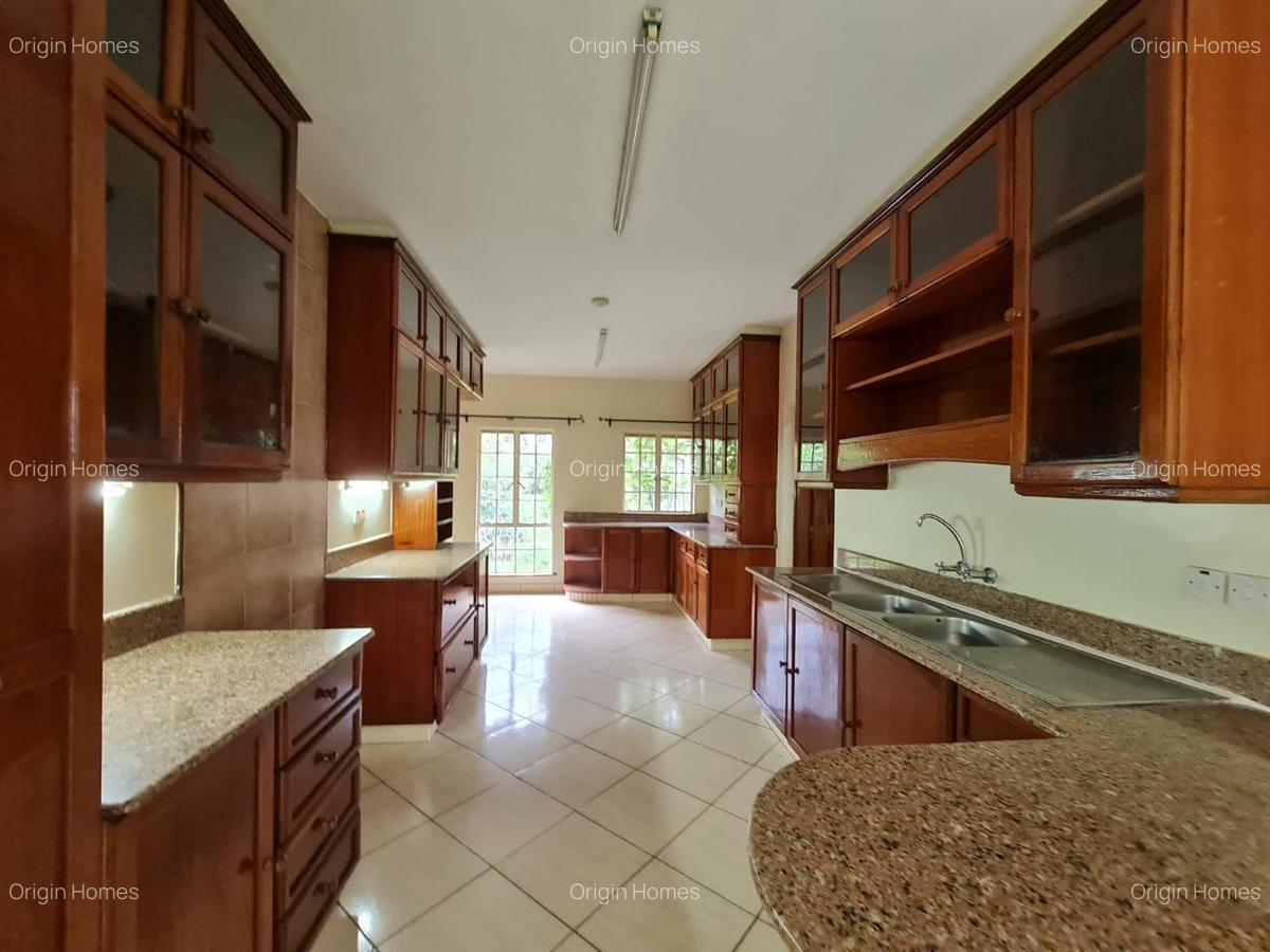 5 Bed House with En Suite at Rosslyn - 6