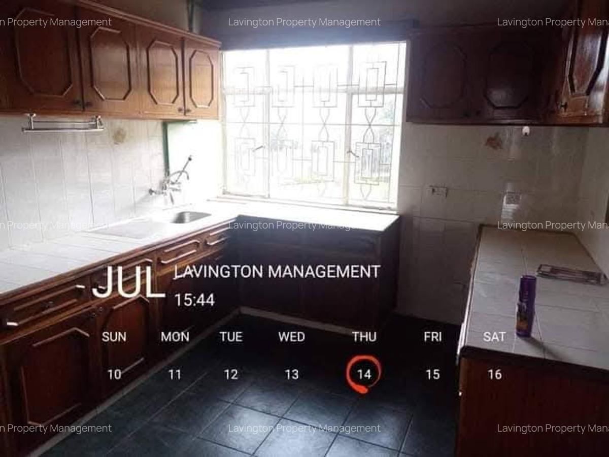 3 Bed Apartment with En Suite at Valley Arcade - 5