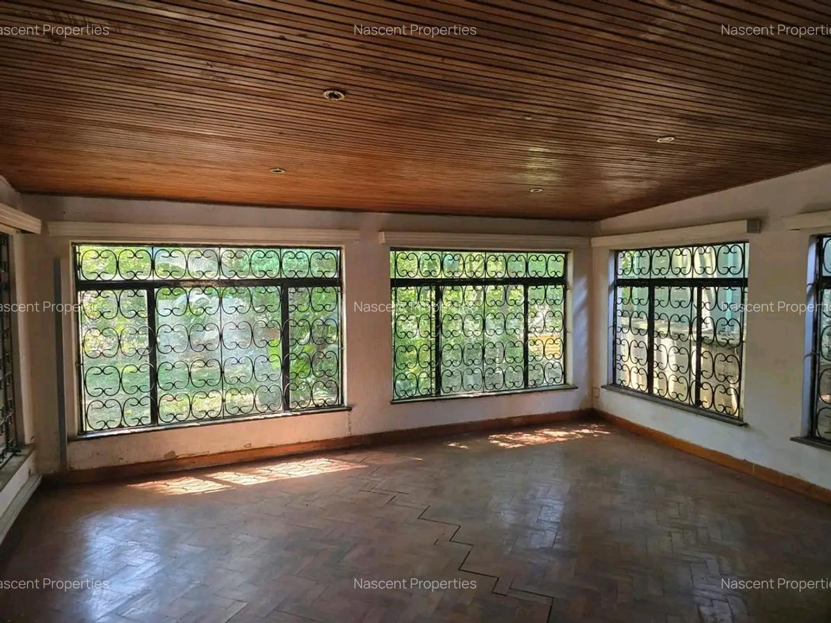 3 Bed House with En Suite in Spring Valley - 2