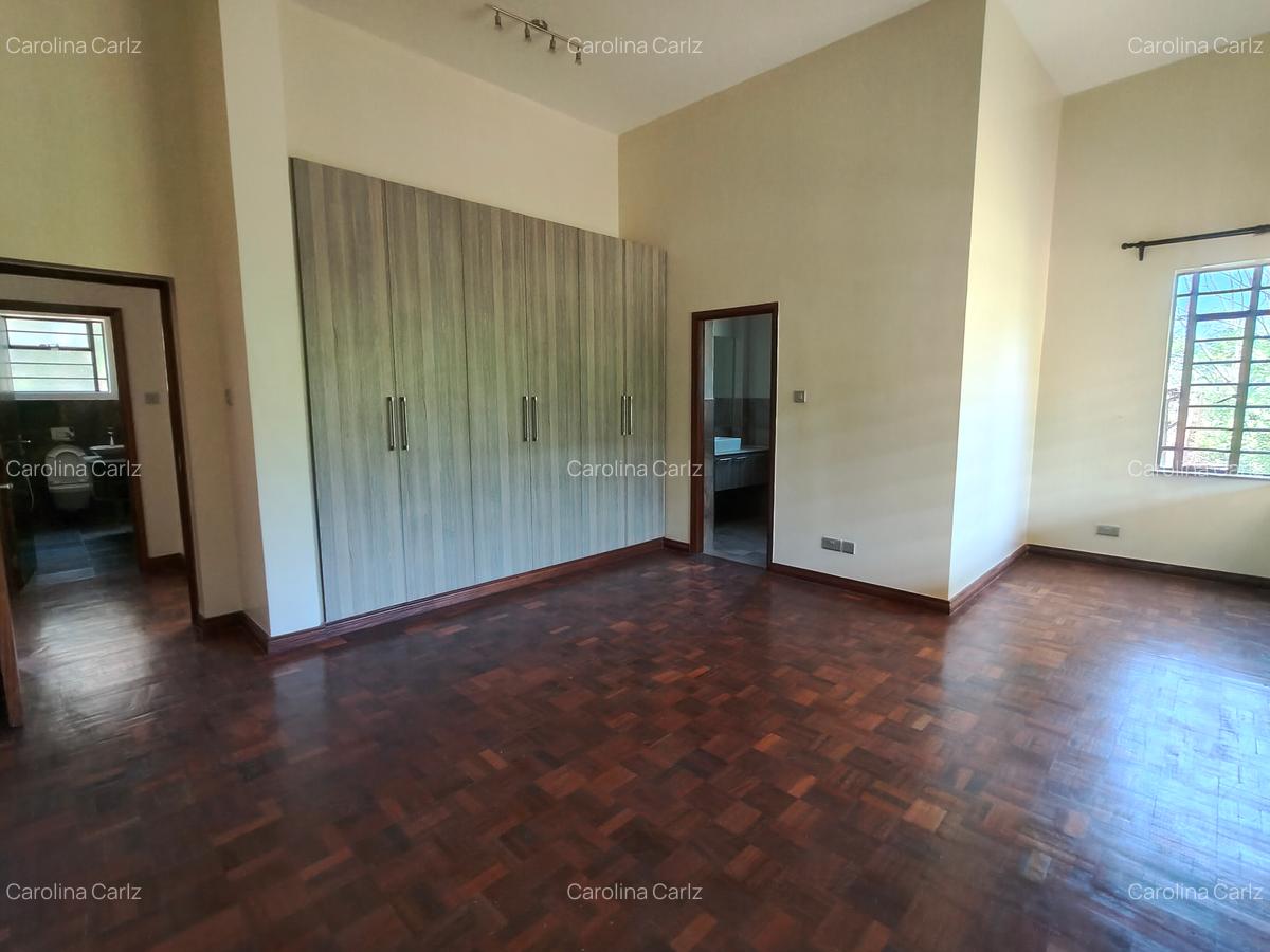 5 Bed House with En Suite in Lake View - 11