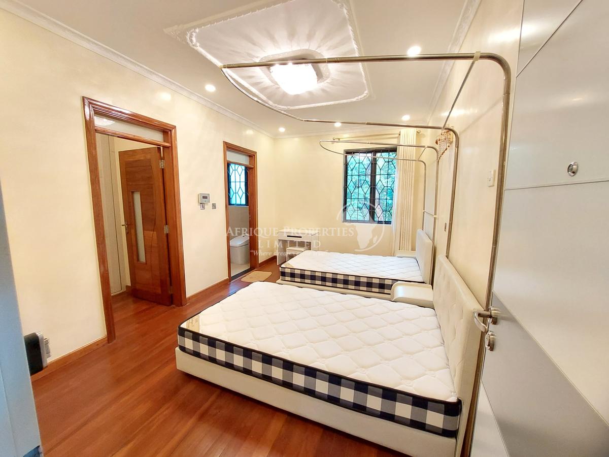 5 Bed Villa with En Suite in Gigiri - 11