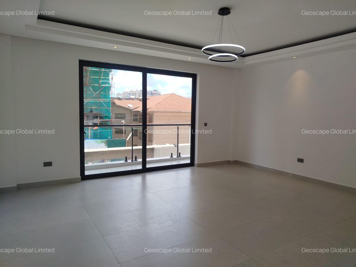 3 Bed Apartment with En Suite in Brookside - 12