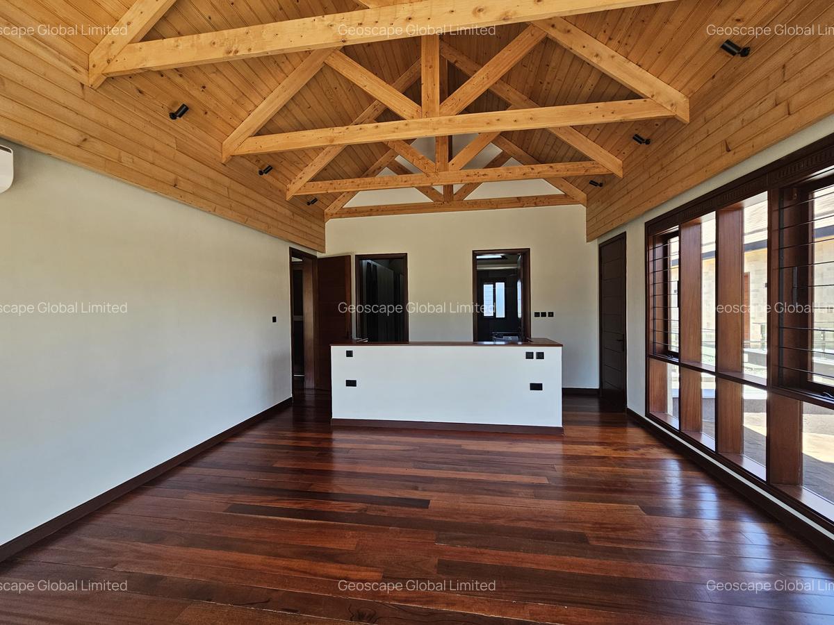 5 Bed House with En Suite in Runda - 4