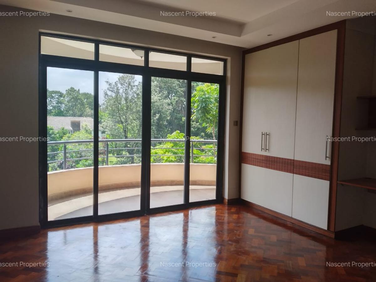 3 Bed Apartment with En Suite in Riverside - 3