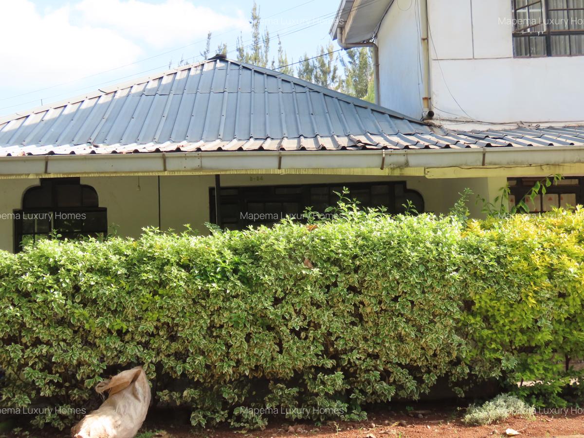1 Bed House with En Suite at Karen Road - 7