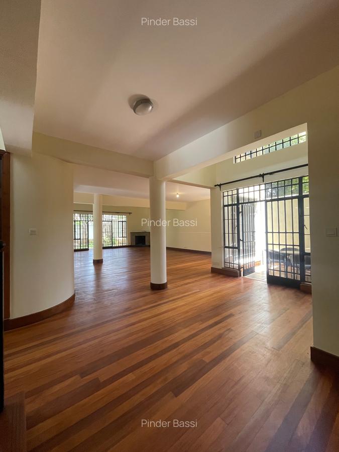 5 Bed Townhouse with En Suite in Lavington - 6