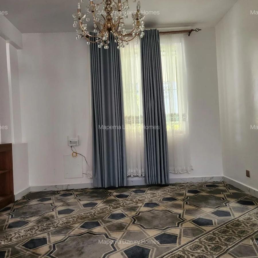 6 Bed House with En Suite at Karen Hub - 3