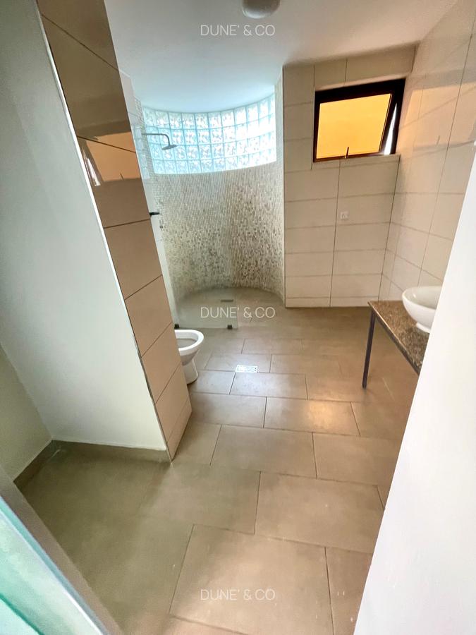 3 Bed Apartment with En Suite in Riverside - 12