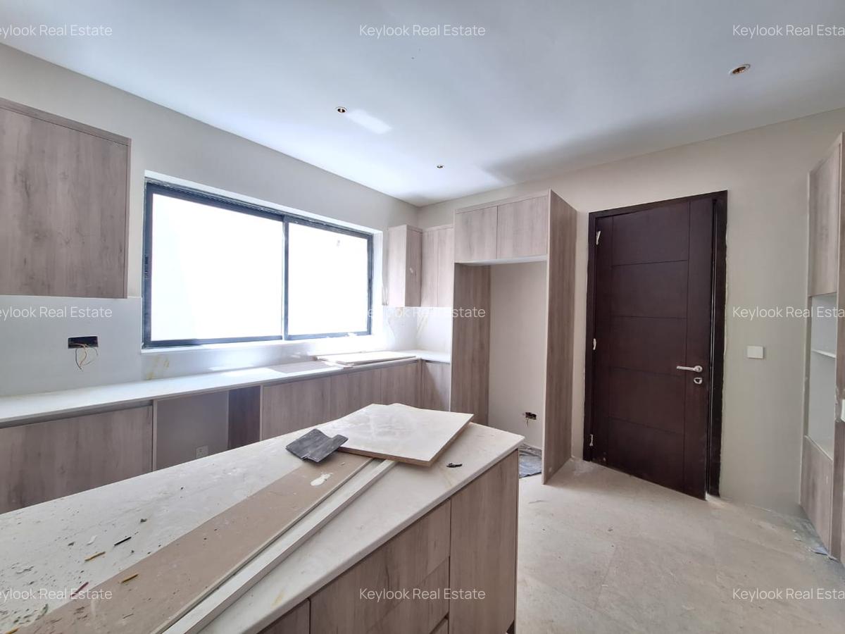 5 Bed Townhouse with En Suite at Lavington - 11