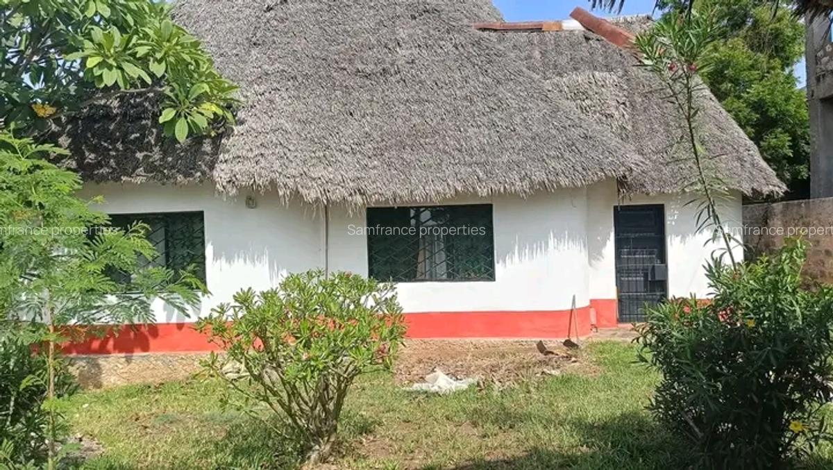 3 Bed Villa with En Suite at Beach Road - 4