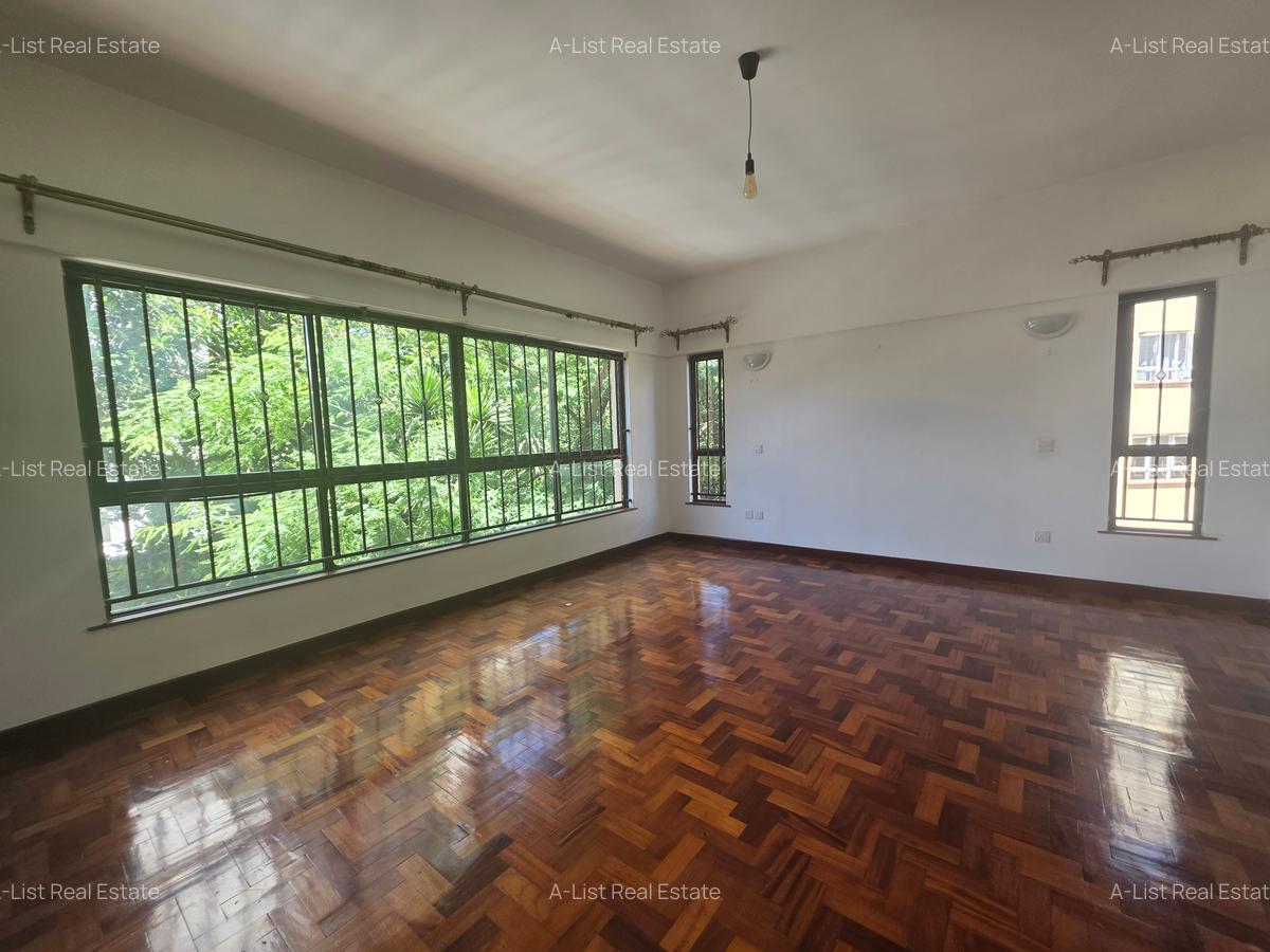 4 Bed Apartment with En Suite at Brookside Drive - 1