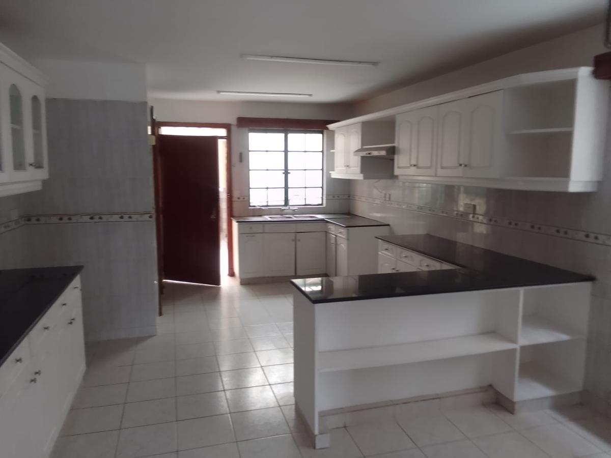 4 Bed Townhouse with En Suite in Westlands Area - 9