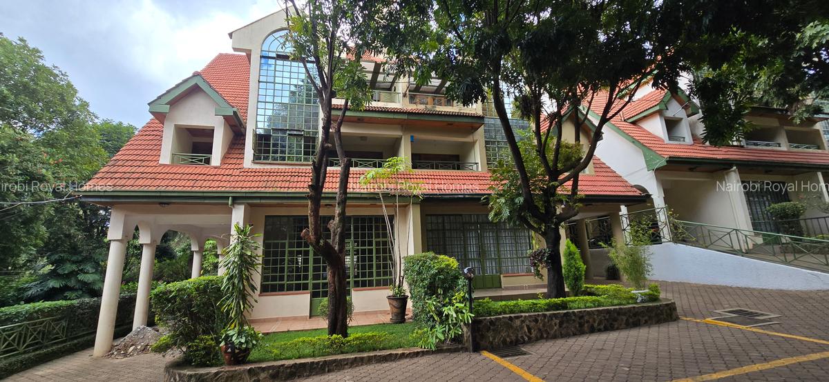 4 Bed Townhouse with En Suite at Lavington - 3