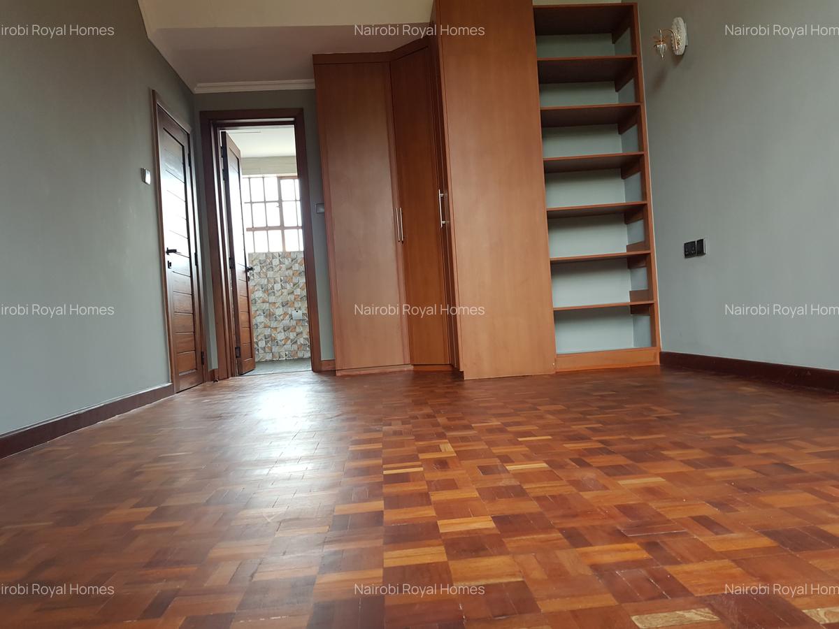 6 Bed Townhouse with En Suite at Lavington Green - 19