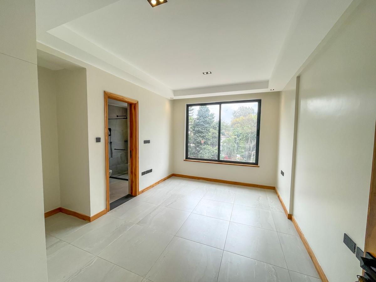 4 Bed Apartment with En Suite in Spring Valley - 15