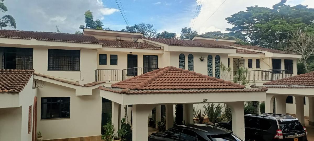 5 Bed Villa with En Suite in Spring Valley - 6