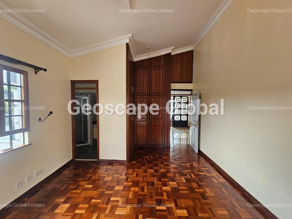 5 Bed House with En Suite in Runda - 16