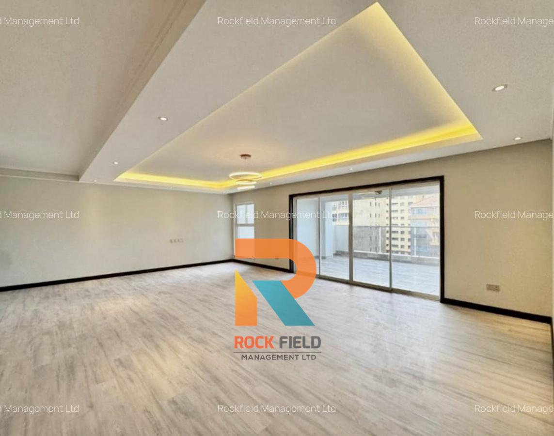 3 Bed Apartment with En Suite in Riverside - 2