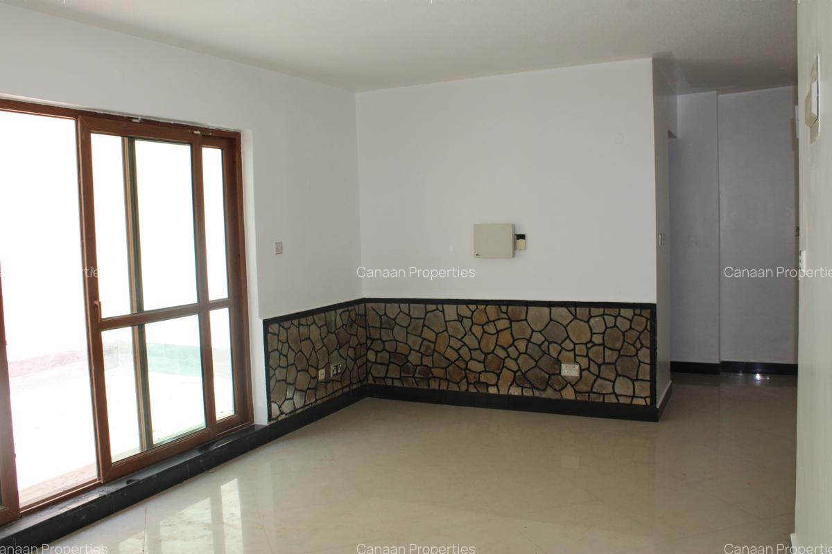 4 Bed Villa with En Suite in Westlands Area - 18