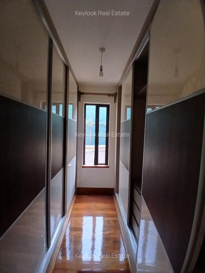 4 Bed Townhouse with En Suite at Lavington - 11