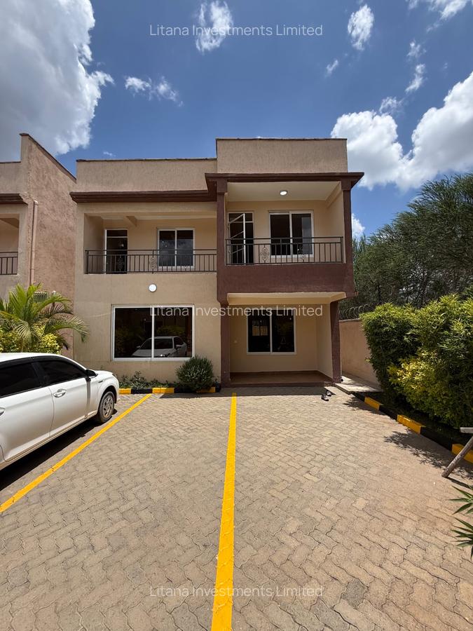 4 Bed Townhouse with En Suite at Gateway Mall - 2