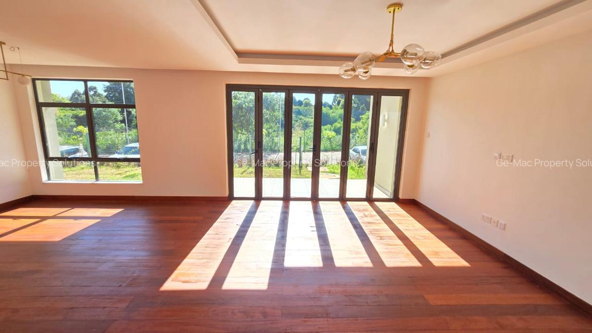 4 Bed Apartment with En Suite in Rosslyn - 9