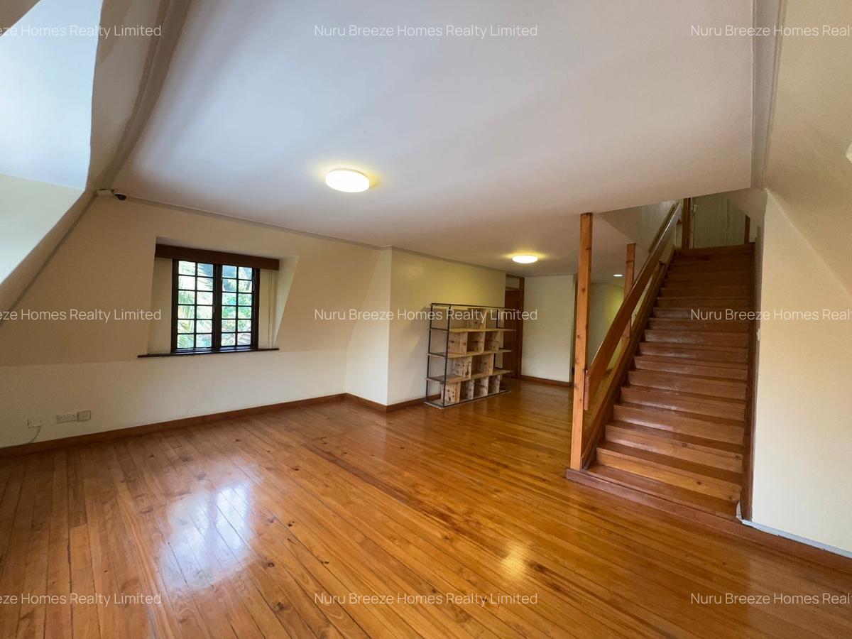 5 Bed House with En Suite in Runda - 2