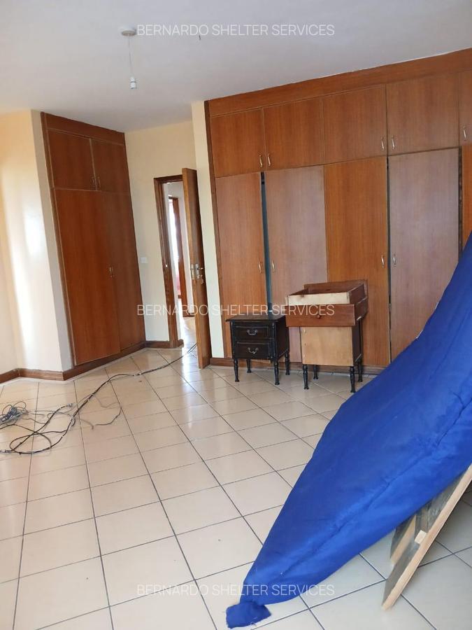 5 Bed House with En Suite at Red Cross - 15