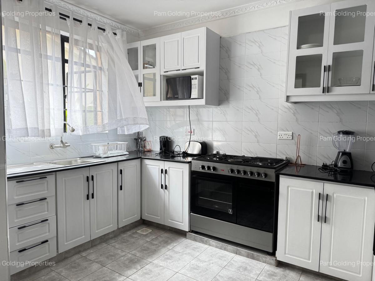 2 Bed Apartment with En Suite in Riverside - 9