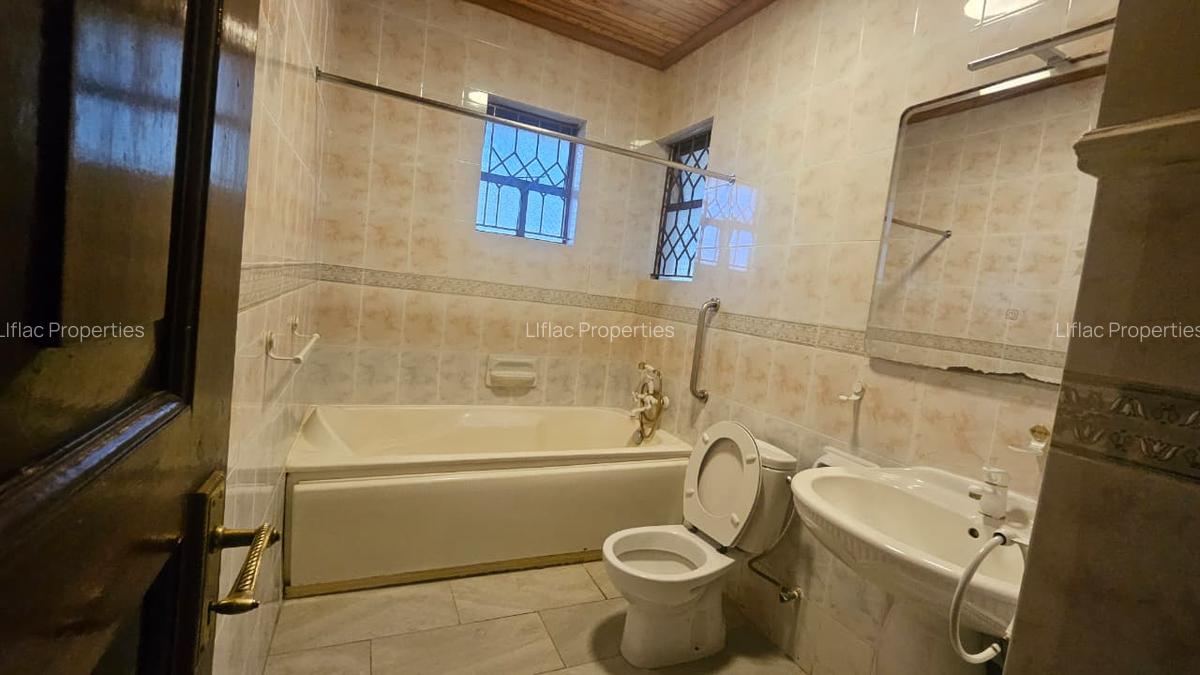 5 Bed House with En Suite in Runda - 17