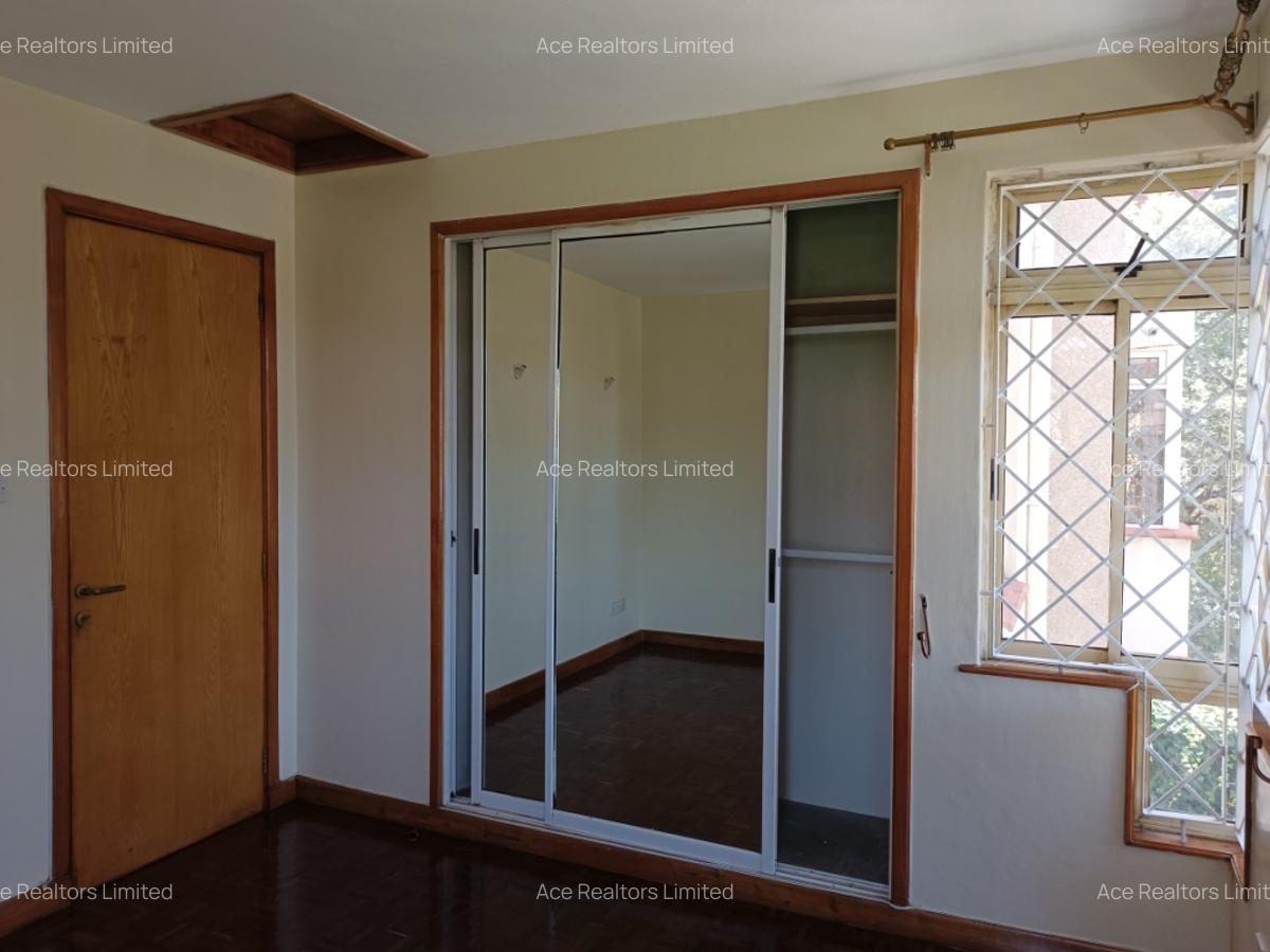 4 Bed Villa with En Suite at Dennis Pritt Road - 15