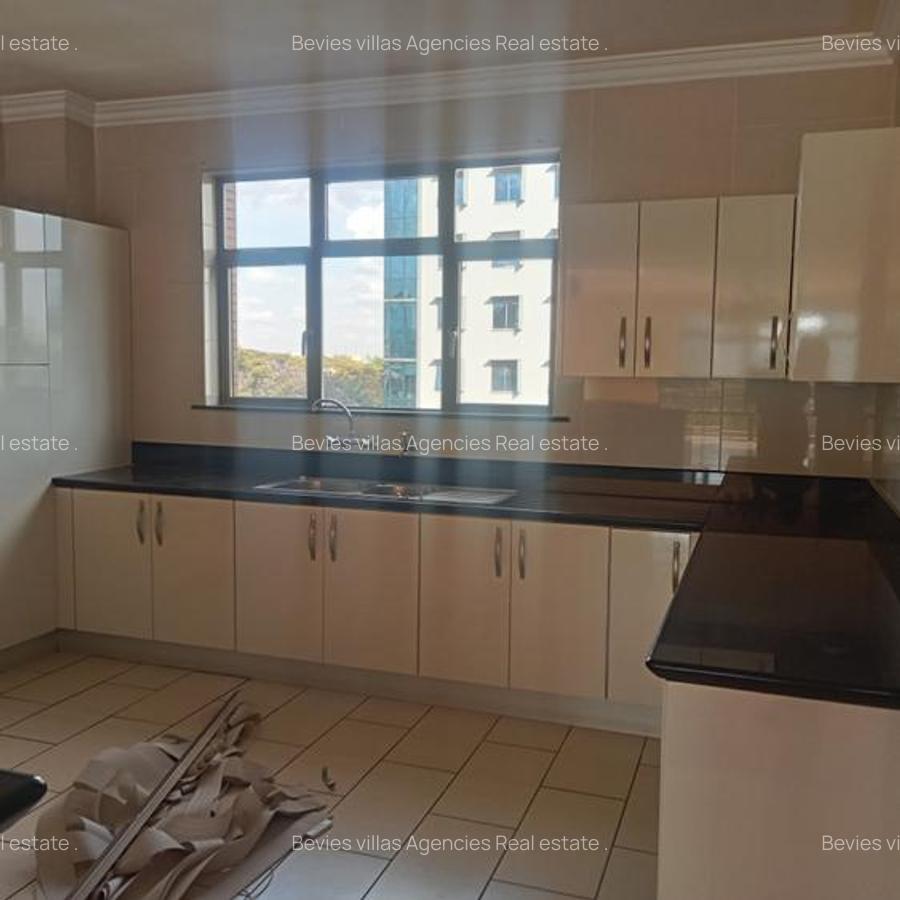 3 Bed Apartment with En Suite at Parklands - 17