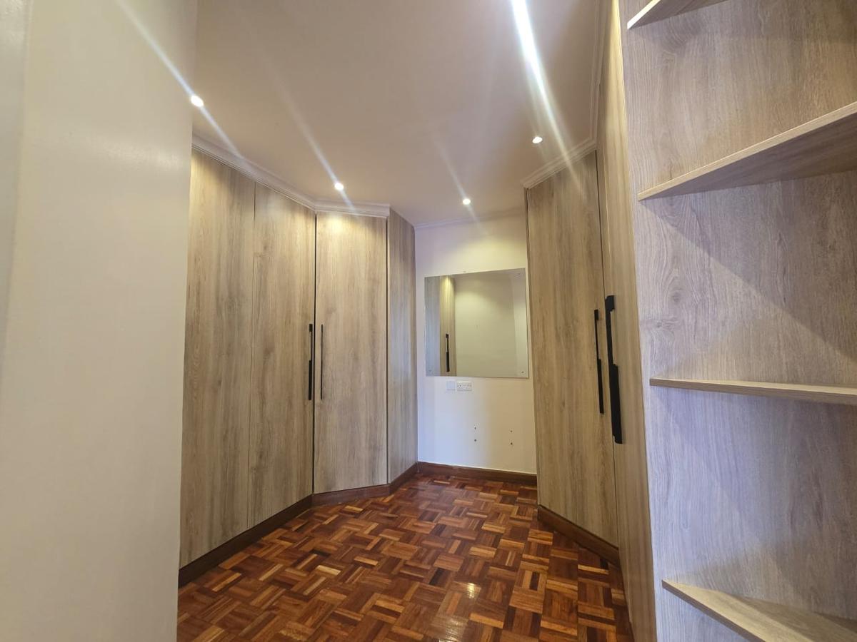 5 Bed Townhouse with En Suite in Lavington - 12