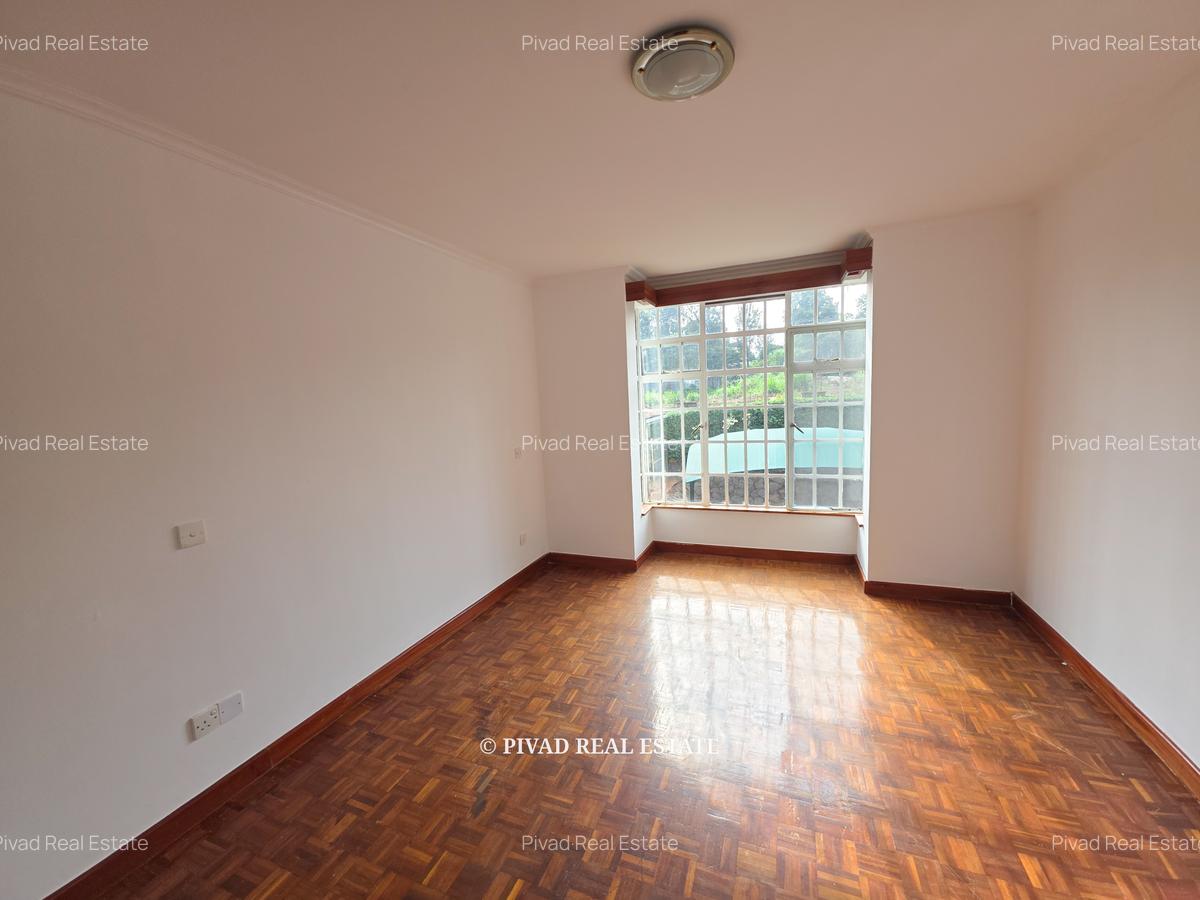 4 Bed Townhouse with En Suite in Rosslyn - 4