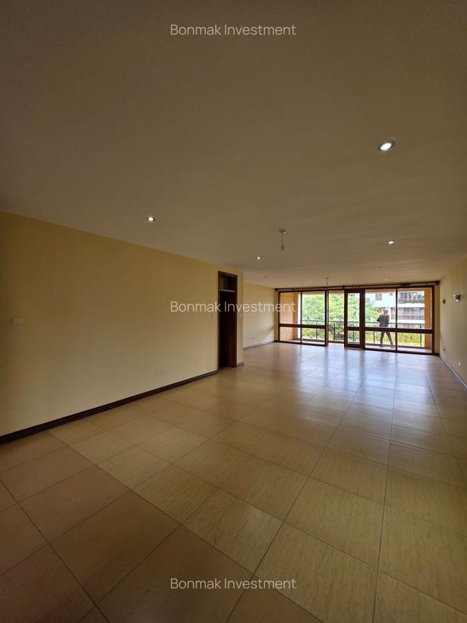 3 Bed Apartment with En Suite at Riverside Drive - 17