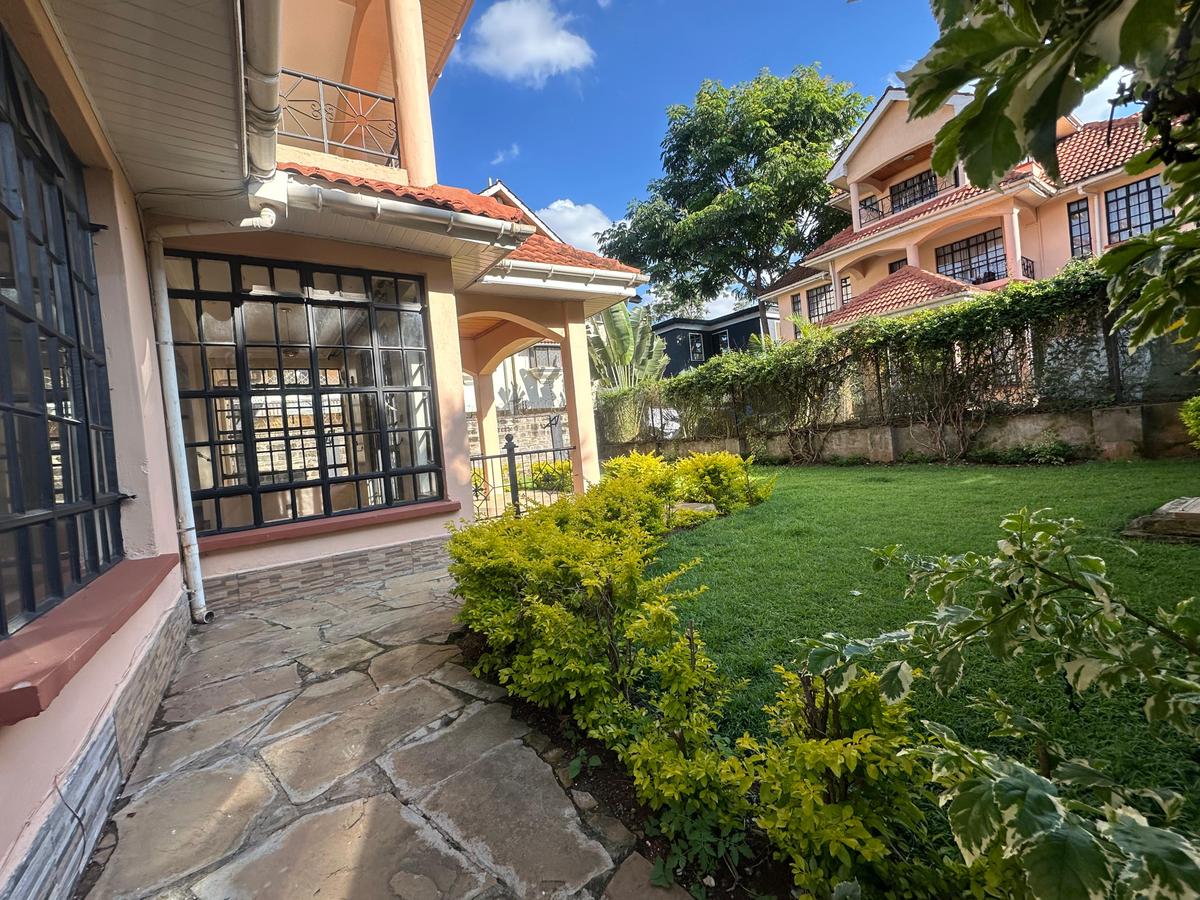 5 Bed House with En Suite at Lavington - 1