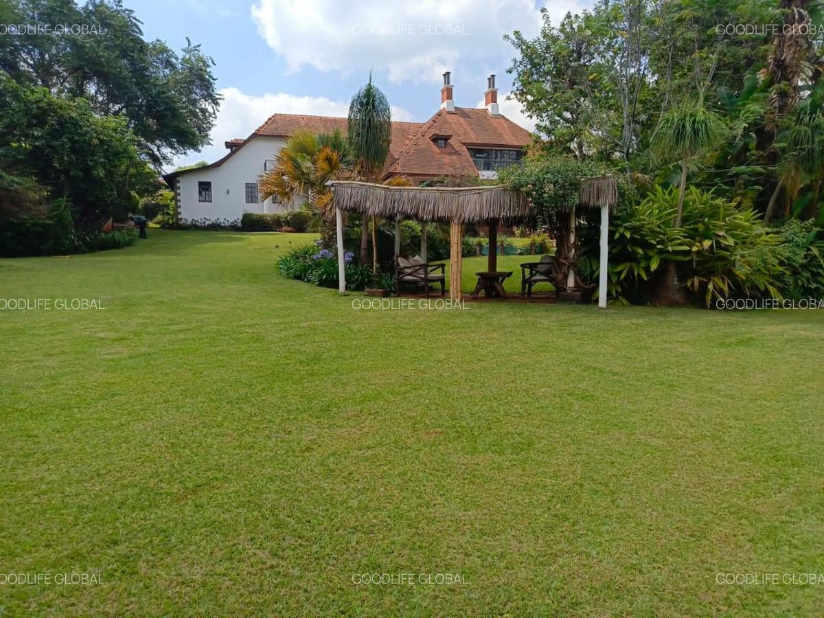 4 Bed House with En Suite at Ridgeways - 4