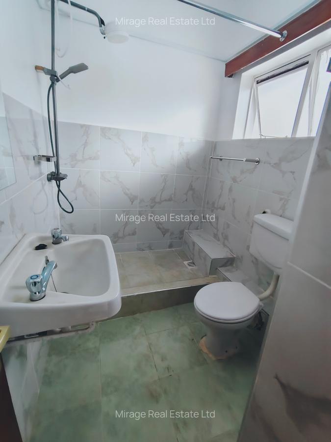 3 Bed House with Garden in Dennis Pritt - 5