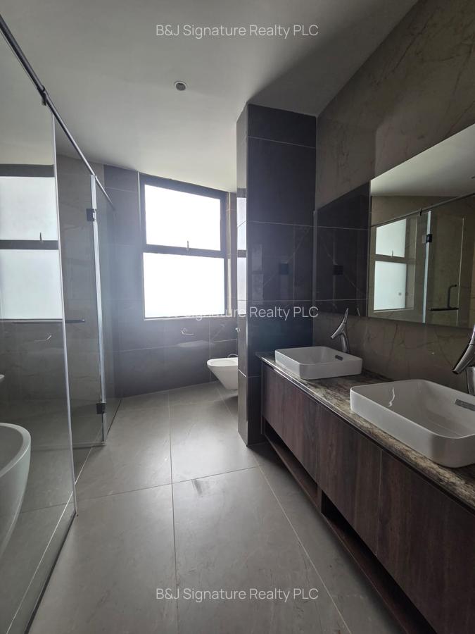 3 Bed Apartment with En Suite in Riverside - 9