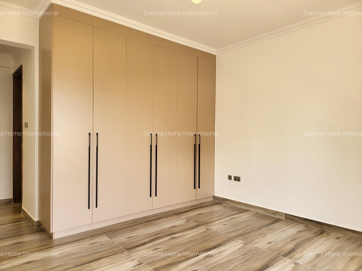 2 Bed Apartment with En Suite in Brookside - 17