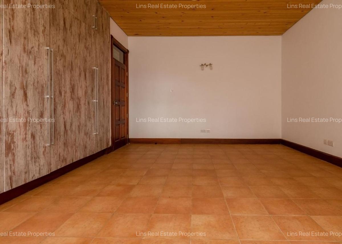 5 Bed Townhouse with En Suite in Rosslyn - 12