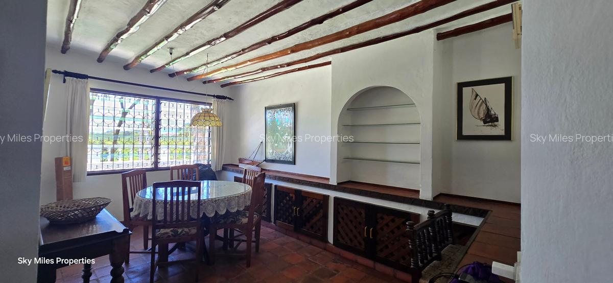 6 Bed Villa with En Suite at Aloo Drive Residence - 17